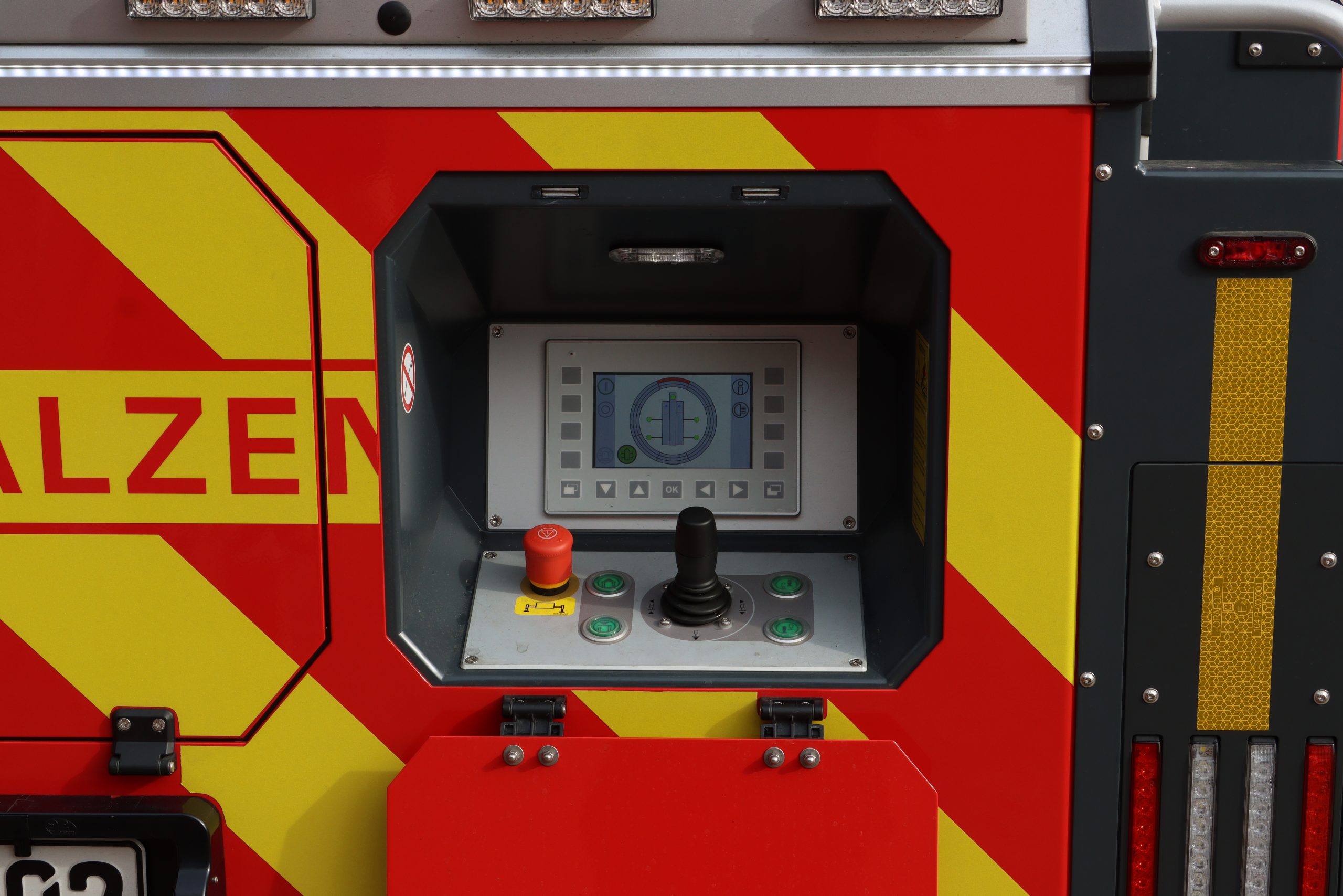 THL — Unwet­ter Baum / Ast droht zu fallen