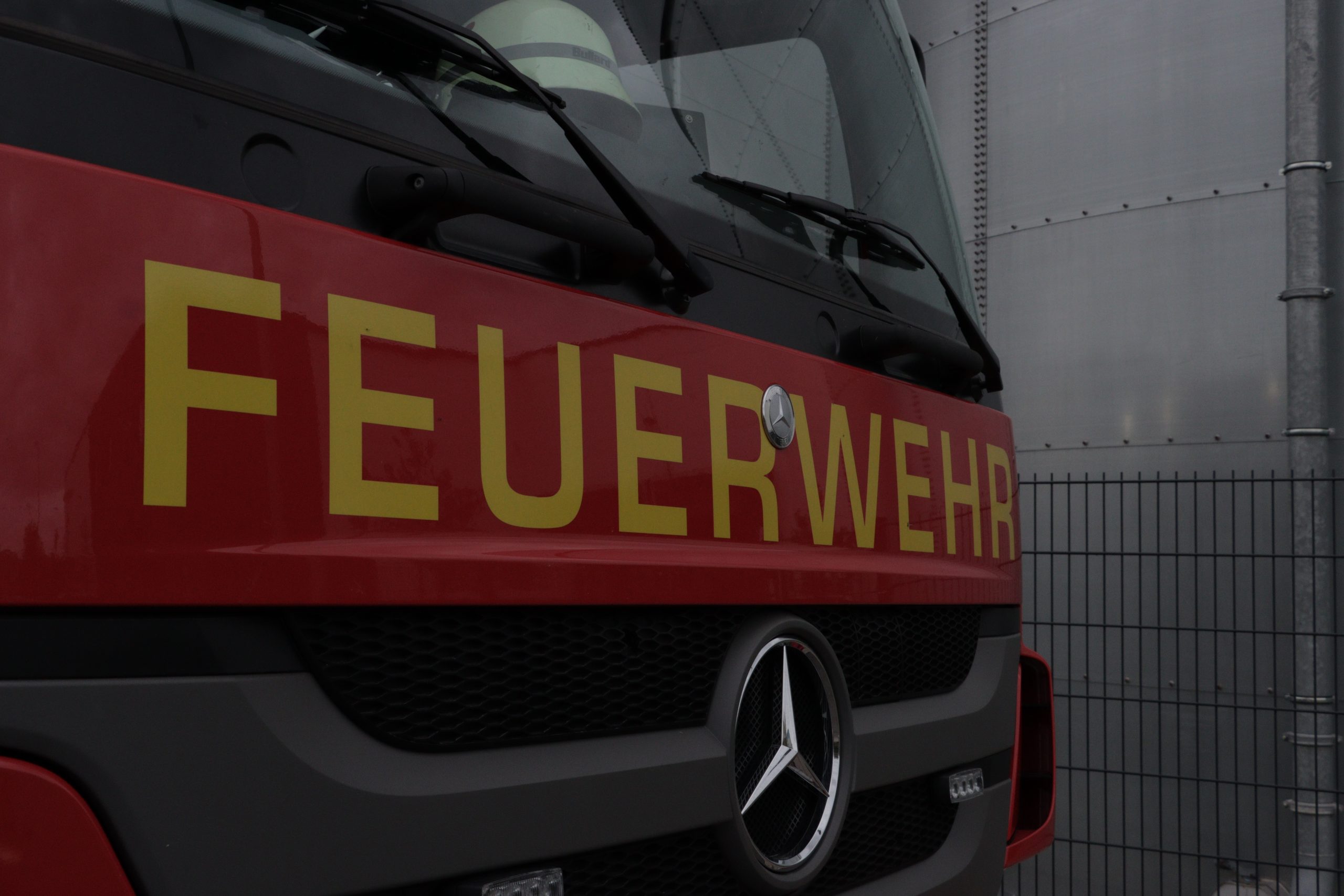 Ret­ten — Per­son droht zu springen